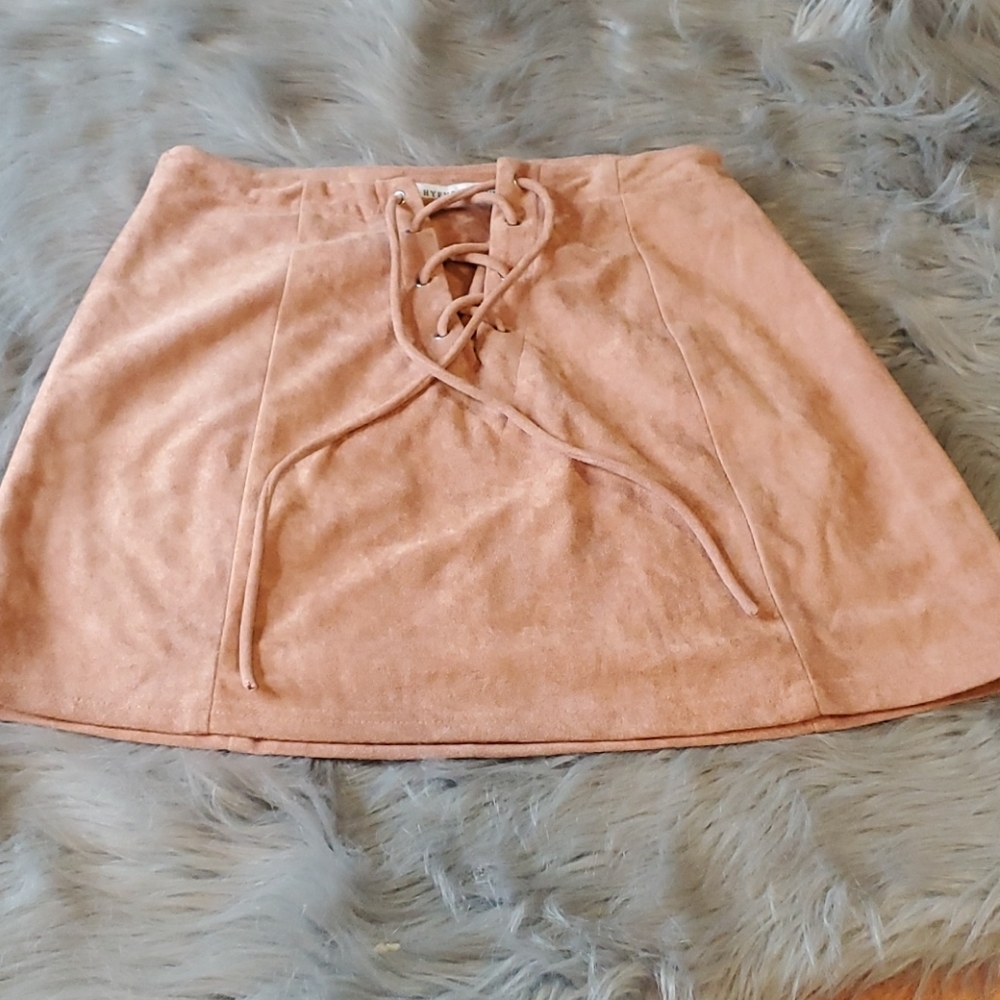 Skirt‎